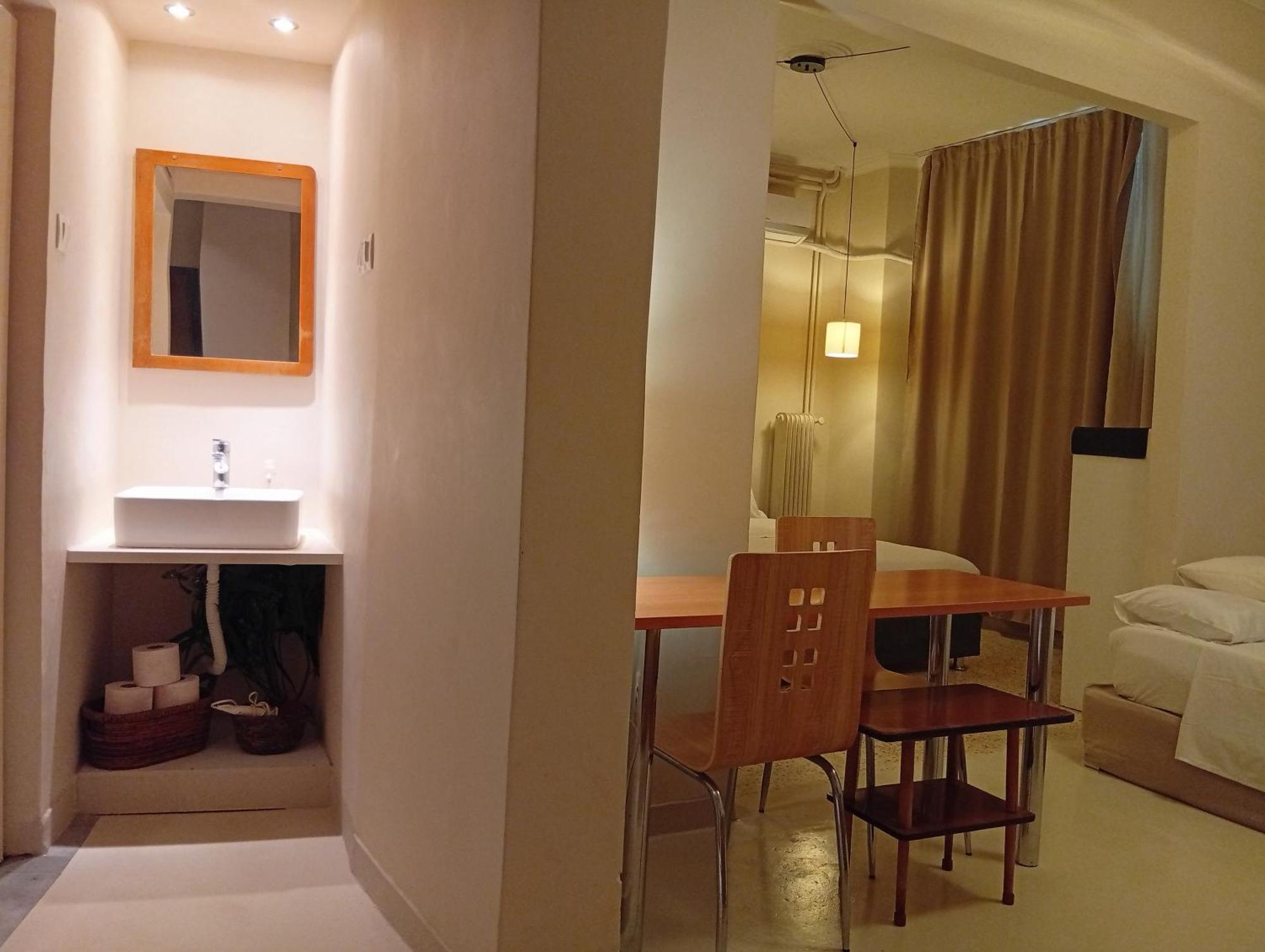 Filopappou Decent Apartment เอเธนส์ ภายนอก รูปภาพ